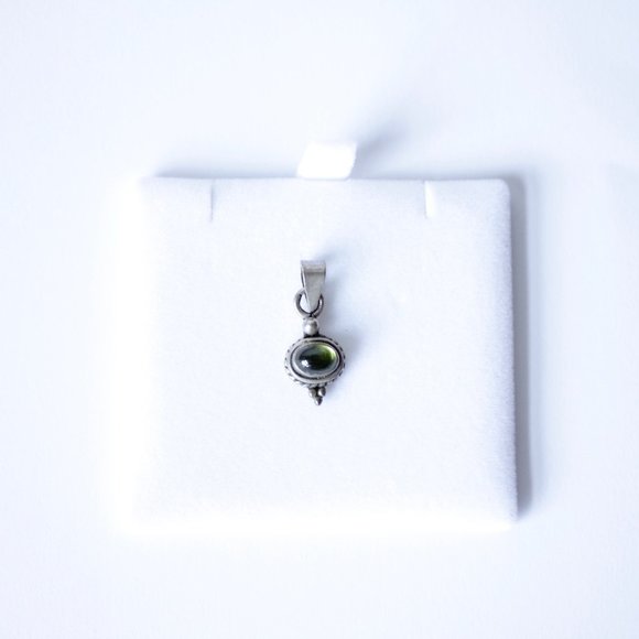 • the vtg emerald pendant - Picture 1 of 5